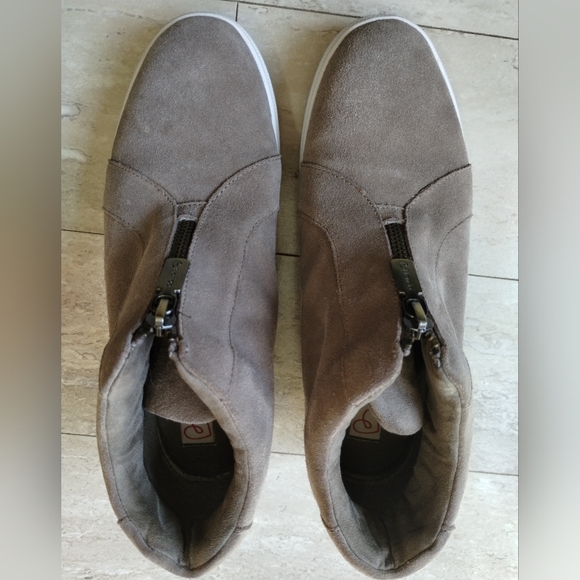 Blondo Glenda suede wedge sneakers shoes zip up taupe size 7.5 - Picture 2 of 13